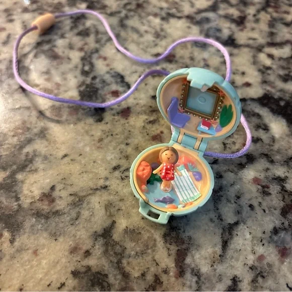 Vintage polly pocket necklace with Purple Cord - Picture 2 of 7
